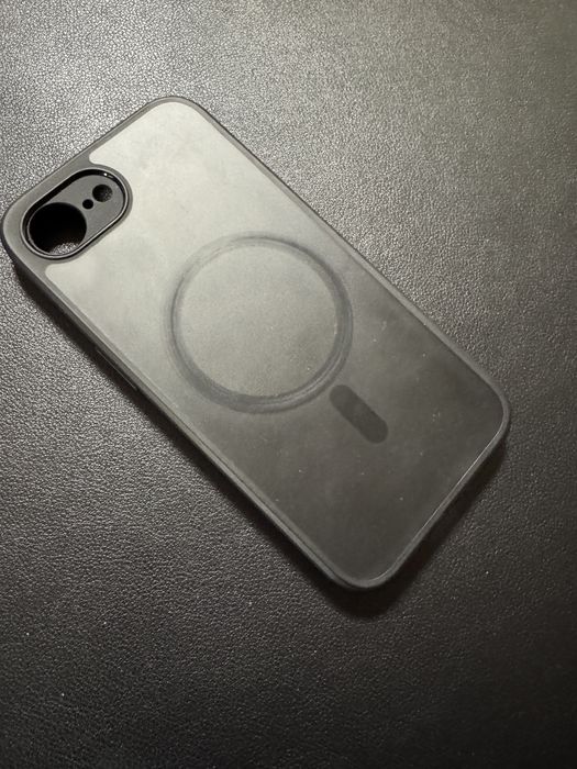 Etui iPhone 16e - jak nowe