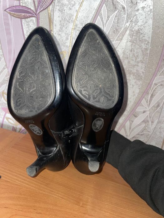 Продам полуботінки в гарному стані, зручні, ношені 1 раз