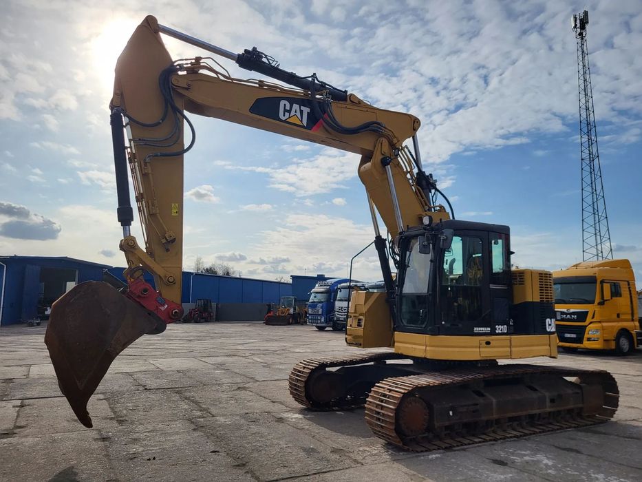 Caterpillar 321 D LCR spr z Niemiec 26800 kg krótki tył  320 321 323 ramię 3x łamanę silnik 6 cylindrowy