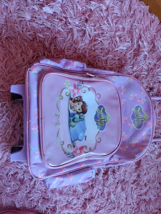 Mochila escolar em bom estado mas com marcas de uso