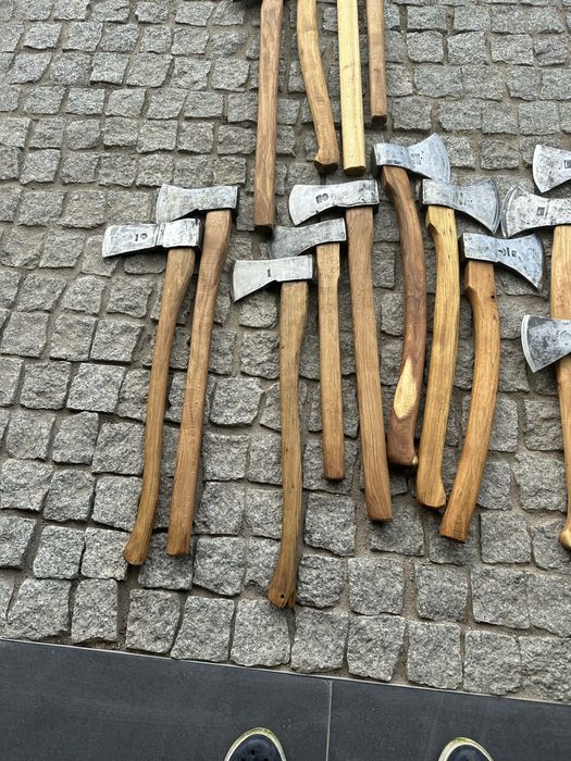 Niemiecka cechowana siekiera.