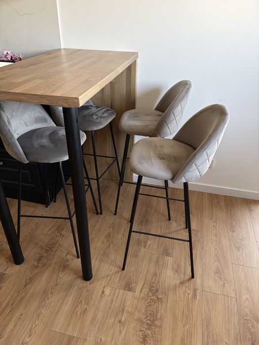 Krzesła barowe - cztery