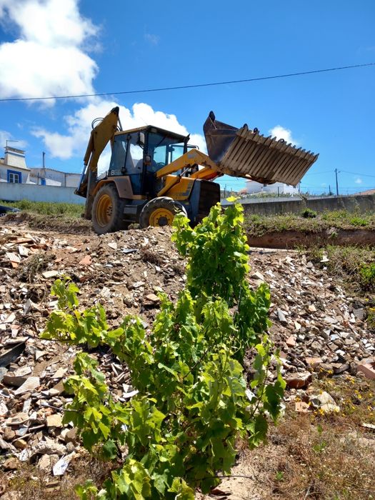 Serviço de Retroescavadora