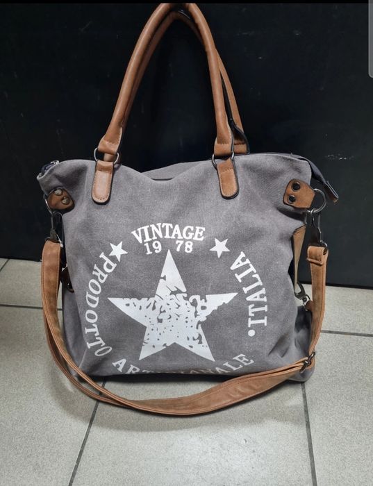 Szara torebka listonoszka