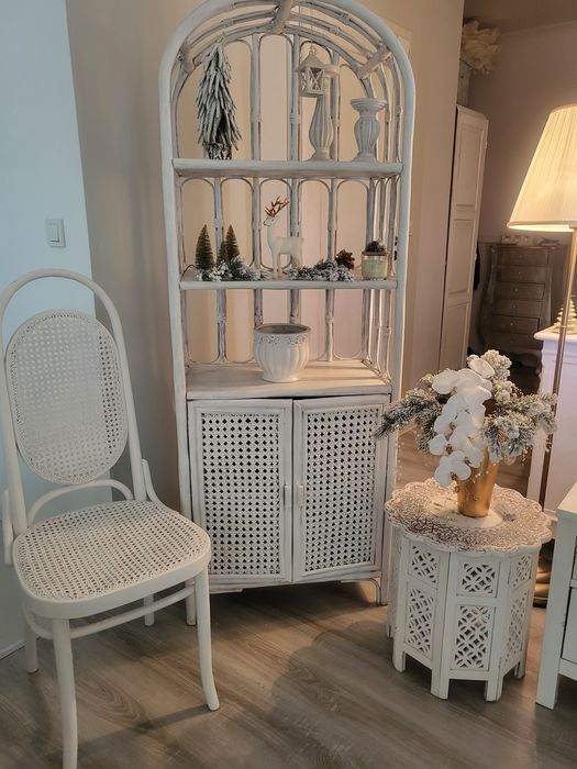 Śliczny ażurowy stolik