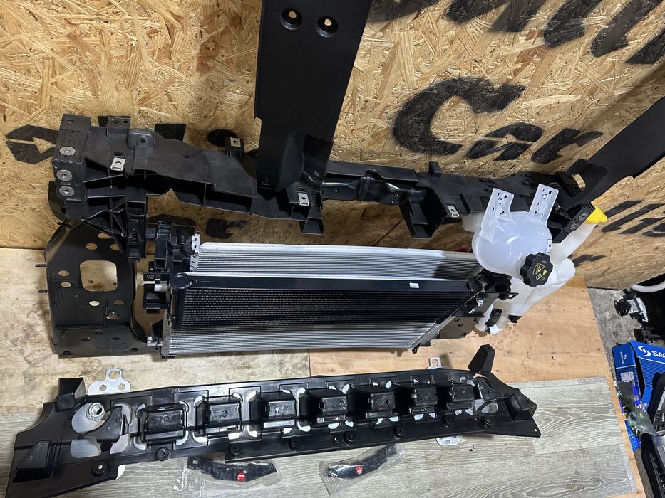 Радиатор охлаждения Jeep Compass