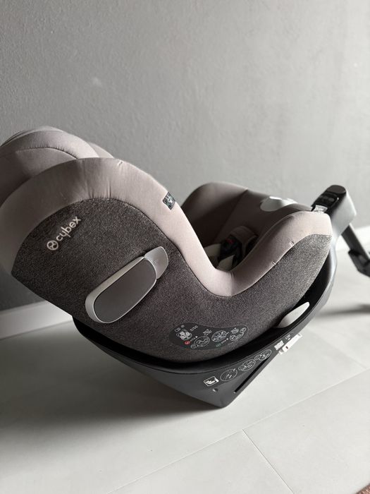 2 foteliki Cybex i baza