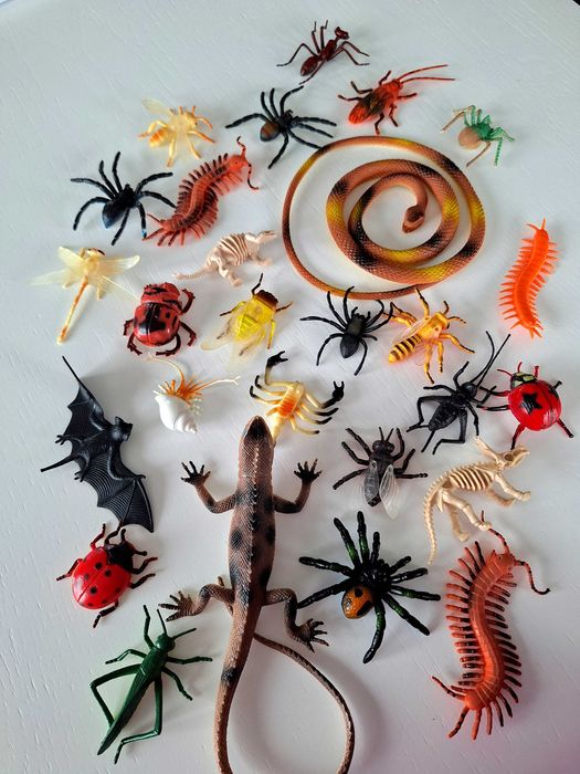 Gady owady robak robaki pająk pająki insekty jaszczurka figurki
