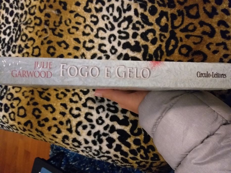 Fogo e Gelo - Julie Garwood - CÍRCULO DE LEITORES