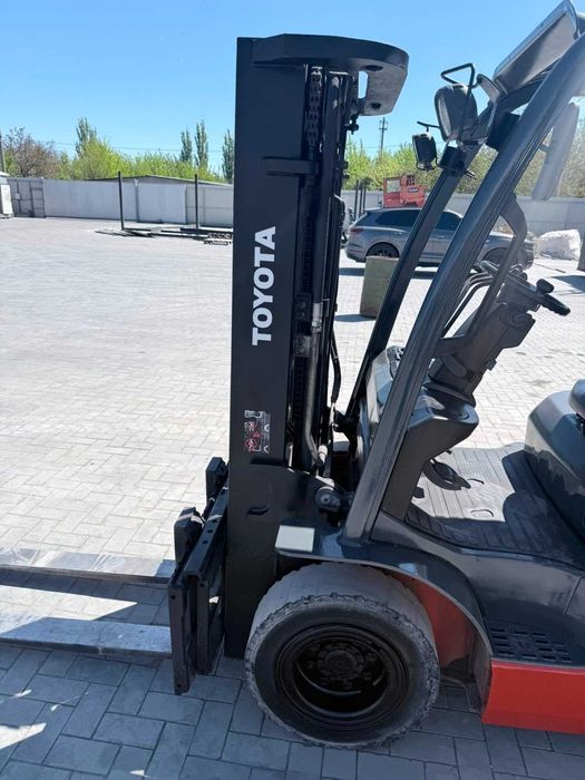 Навантажувачі вилкові газові - 2 шт  1,5 тонни (12 000$) і 2.5 тонни (14 000 $)