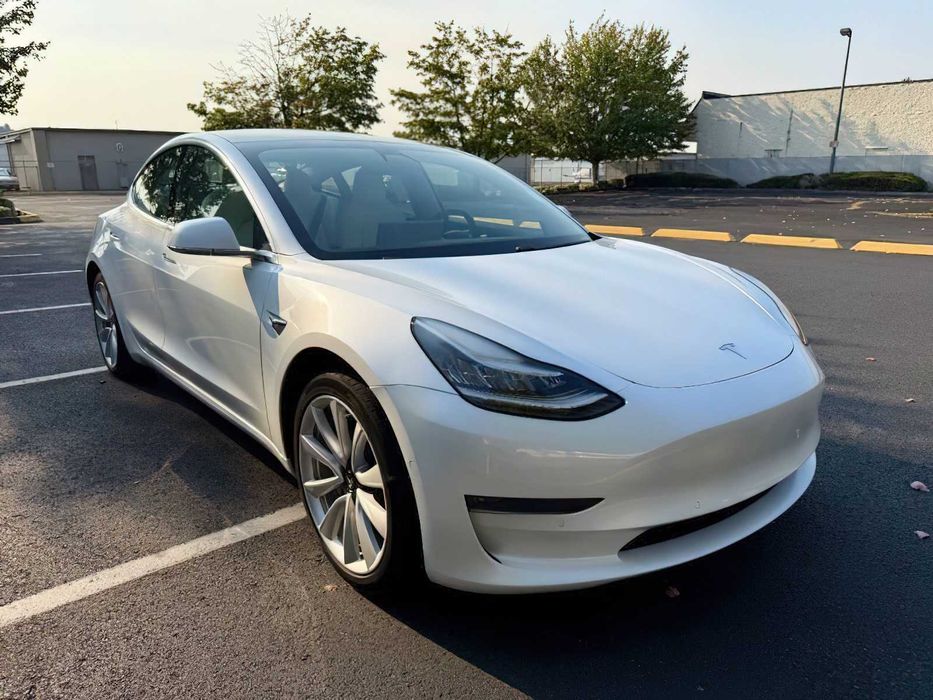 Tesla Model 3 Long Range      2019