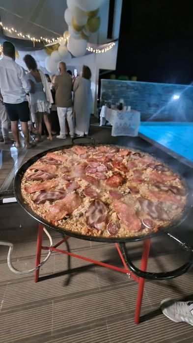 Porco no espeto , Cataplanas, Grelhada mistas,Paelha mariscos, Paelha