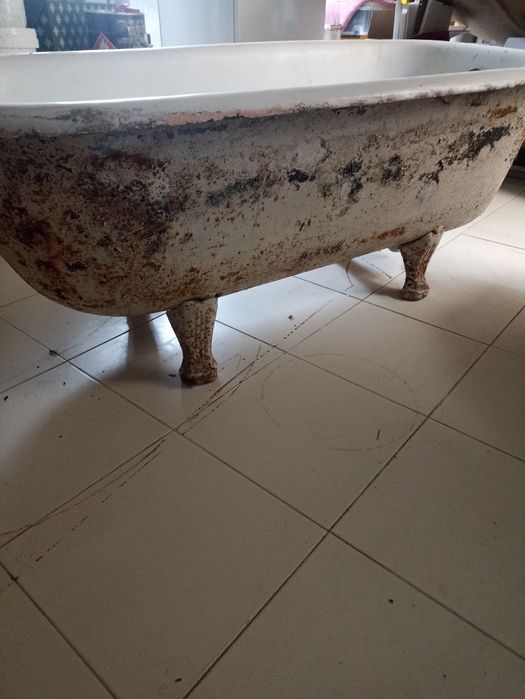 Banheira antiga com pés