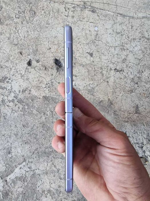 Samsung Z flip3. 8/256