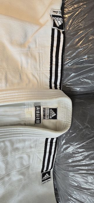 Gi de judo da sfram norris e Adidas