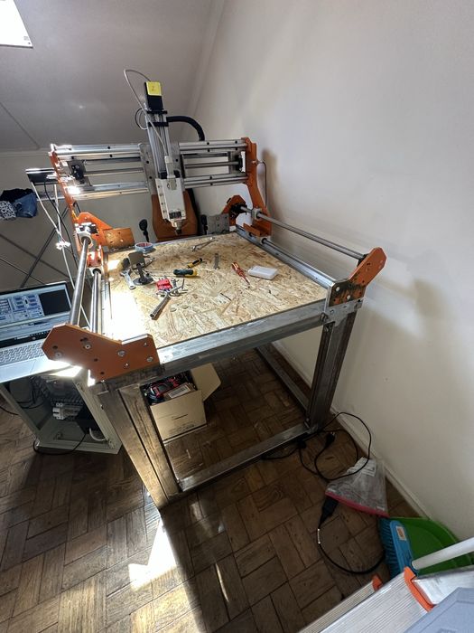 CNC router inacabada