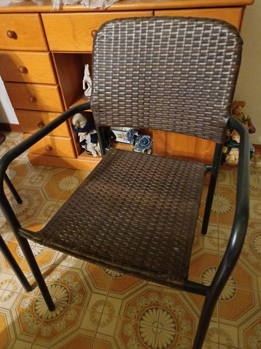 Mesa e duas cadeiras