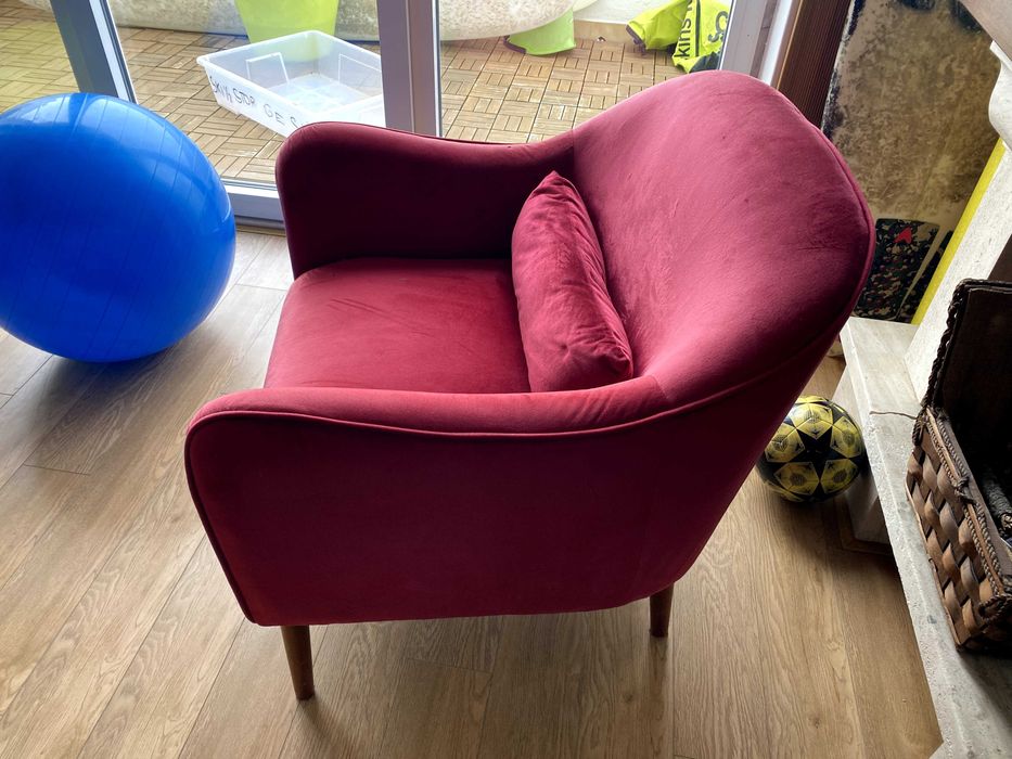 Poltrona em veludo vermelho/bordô