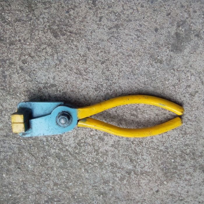 Tesoura  e outra ferramenta para chapa, lataria!