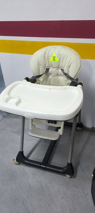 Duas cadeiras auto + cadeira de refeição