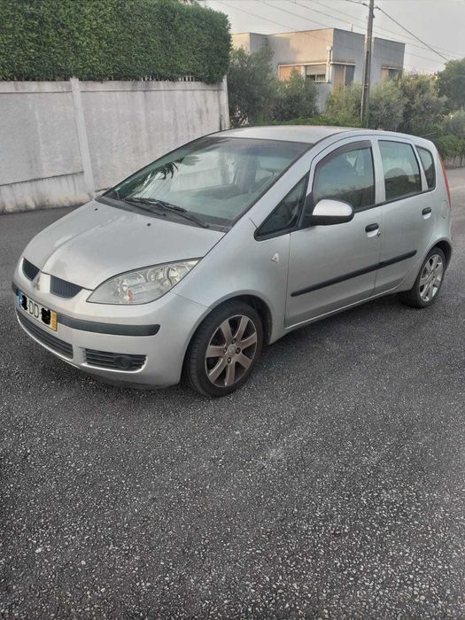 Mitsubishi Colt 1.1 com A/C e 5 Lugares de 03/2007 - Bom estado