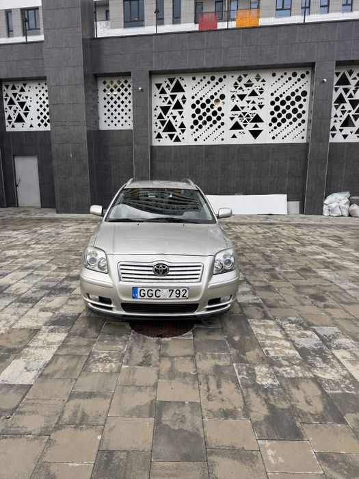 Toyota Avensis 2,0d механіка в гарному стані
