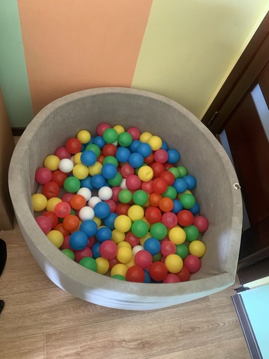 Детский бассейн с шариками