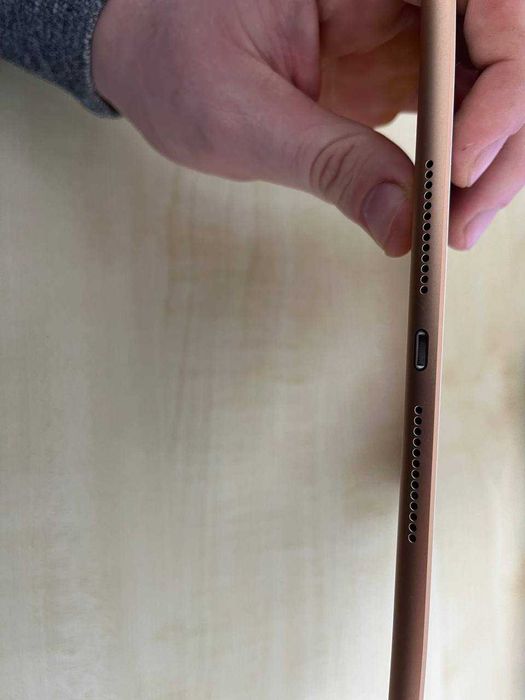 Продам iPad 8 A2270 Wi-Fi 32 gb