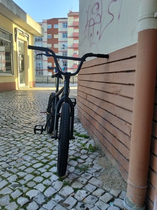 Bmx preta sem nenhum problemas