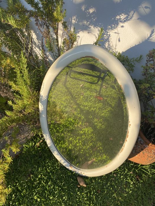 Espelho oval vintage biselado e lacado, creme