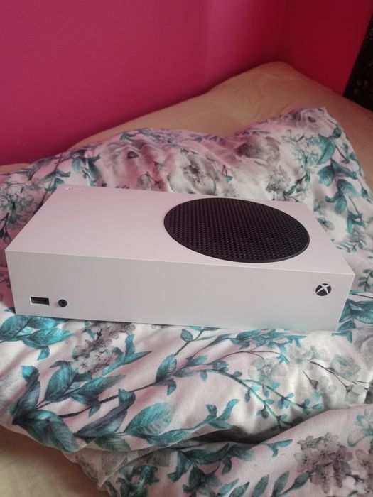 Sprzedam xboxa +2 pady i monitor