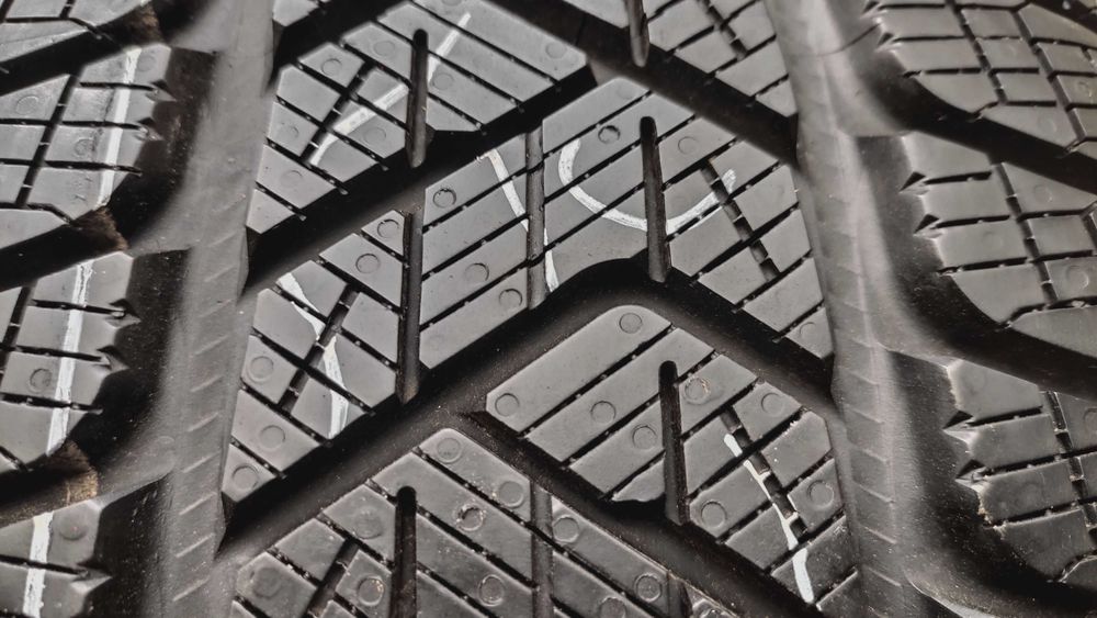 шини 215/65R17. Pirelli. Bridgestone.