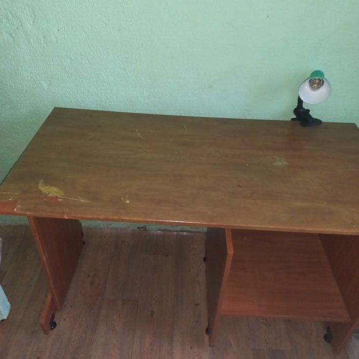 Продам стол письменный