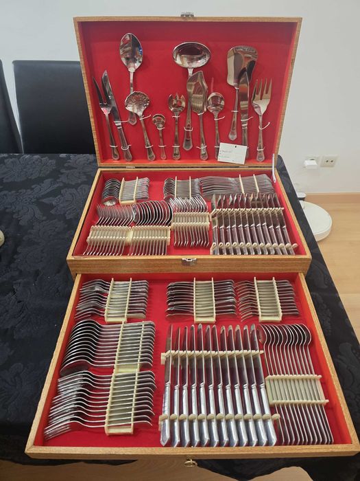 Faqueiro Antigo Completo - 180 Peças - Raro e Novo