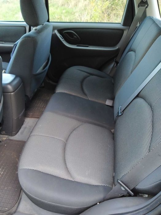 Samochód Mazda Tribute