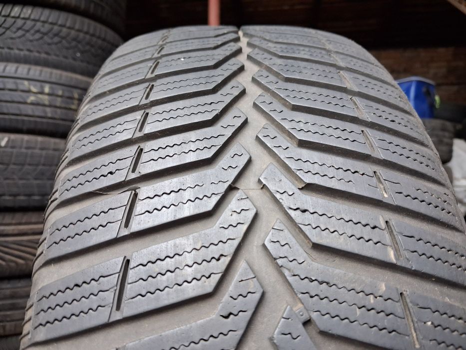 распаровка шины б/у 205/55 R16 Vredistein Snow Trac