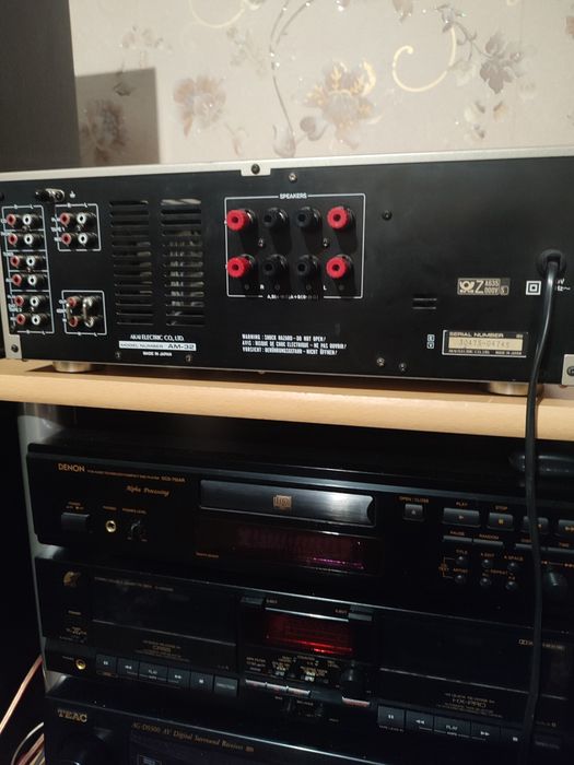 Усилитель АКАI АМ32.