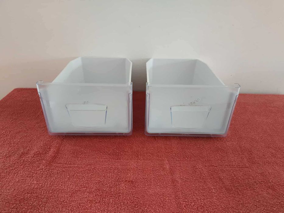 Szuflady na warzywa 2 sztuki do Indesit lodówko zamrażarka .