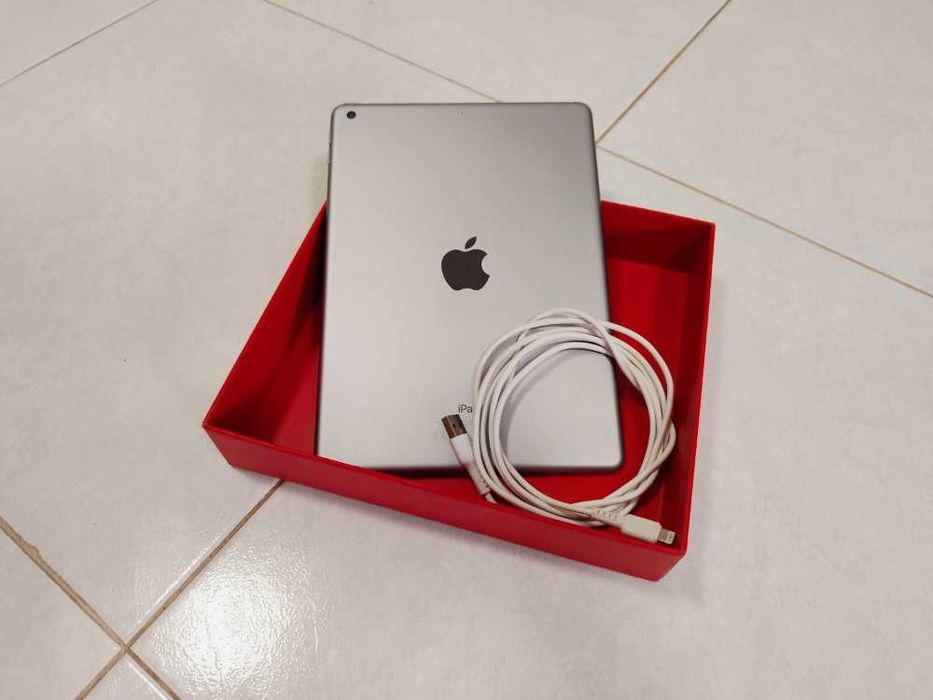 iPad 5ª Geração 32GB (2017) Cinzento Sideral - Model A1822