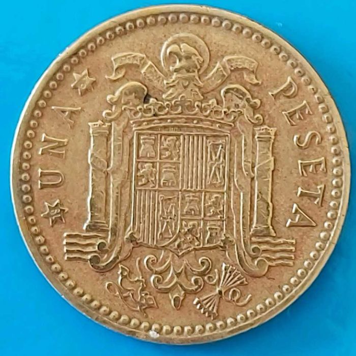 Una Peseta de 1966 com *67* na estrela, Espanha