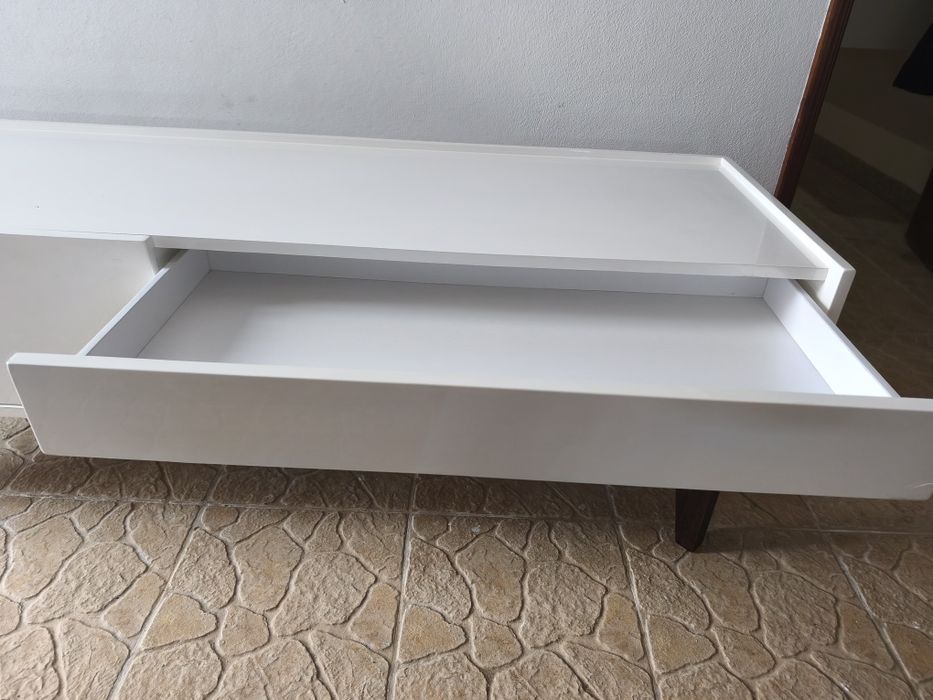 Móvel de sala branco