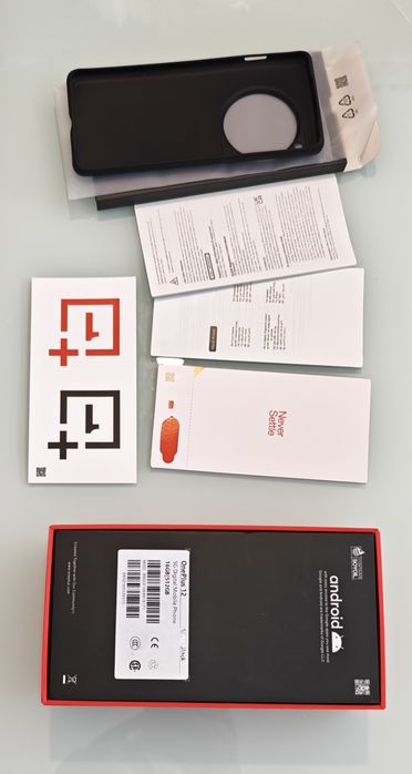 OnePlus 12 Silky Black (16GB RAM / 512GB) — Como Novo com Caixa Original