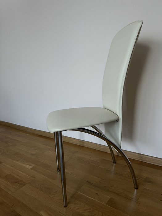 Стіл зі 6 стільцями. Продам окремо стіл або стільці