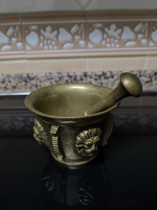 Almofariz de latão vintage