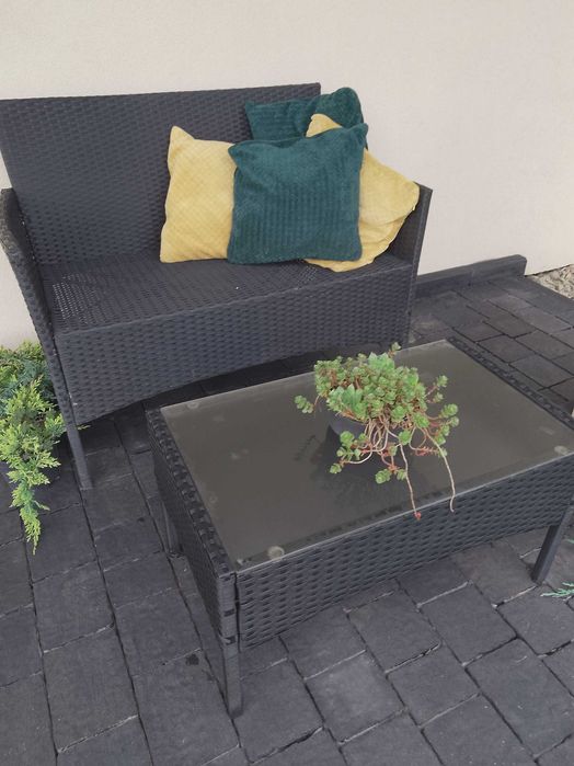 Zestaw mebli do ogrodu i na taras stolik i sofa