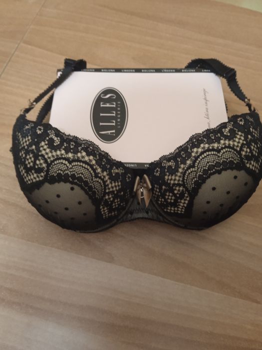 Продам красивенный( лифчик,)бюстгальтер Аллес Alles 70-75DС  Поль