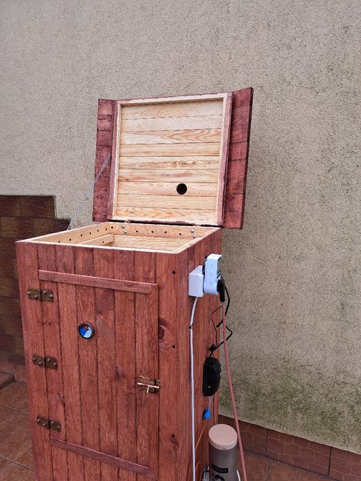 wędzarnia ogrodowa elektryczna