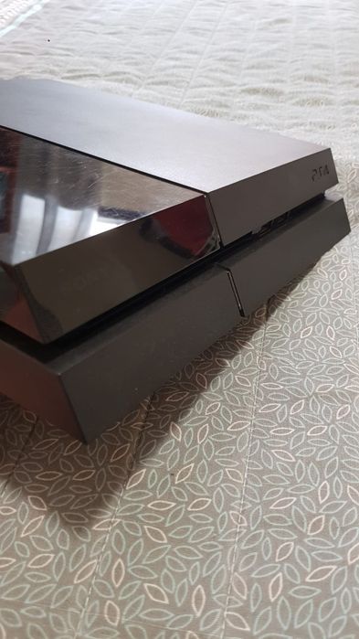 Playstation 4 500 GB + 2 comandos oficiais Sony