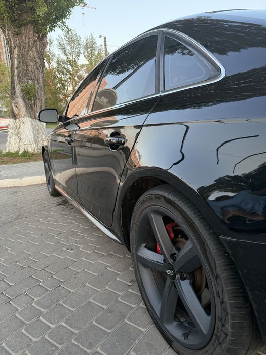 Audi A4 B8 Quattro 2.0 TFSI 211 к.с. Автомат  Продам Audi A4 B8 Quattro 2011 року.