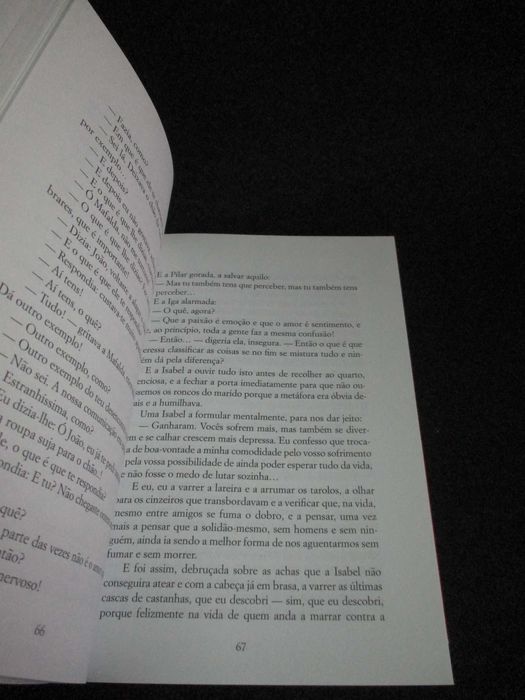 Livro Uma Mulher não chora Rita Ferro